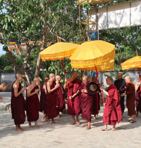 Hình Ảnh Chư Tăng và Phật tử Thiền Viện Viên Không Cung Đón Ngài Tam Tạng thứ 15